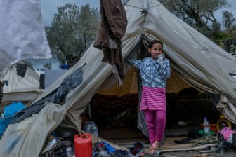 Flüchtlingslager Moria auf der griechischen Insel Lesbos: Unionsabgeordnete appellieren, Kinder in EU-Länder auszufliegen.