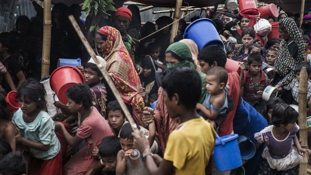 Flüchtlinge im Lager Cox's Bazar in Bangladesch. Flüchtlinge im Lager Cox's Bazar in Bangladesch.