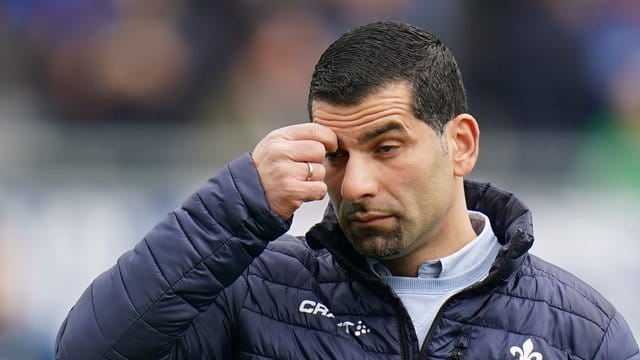 Bleibt in jedem Falle nur bis zum Sommer Trainer von Darmstadt 98: Dimitrios Grammozis. Bleibt in jedem Falle nur bis zum Sommer Trainer von Darmstadt 98: Dimitrios Grammozis.