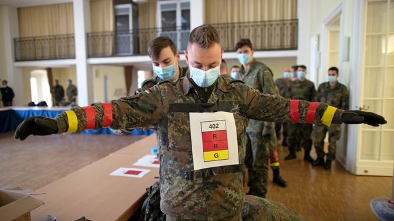Soldaten der Bundeswehr in Berlin testen derzeit eine Covid19-Tracking App.