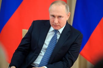 Der russische Präsident Wladimir Putin: Die Corona-Pandemie stürzt Russland in die schlimmste Krise der vergangenen 30 Jahre. Doch der Kremlchef bleibt ungewohnt passiv.