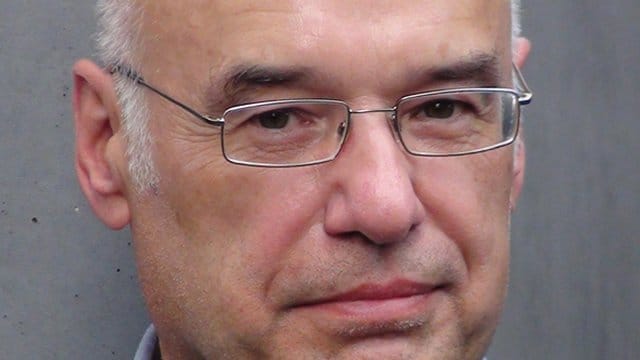 Der Literaturübersetzer Hans-Christian Oeser erhält den Straelener Übersetzerpreis 2020 der Kunststiftung NRW.