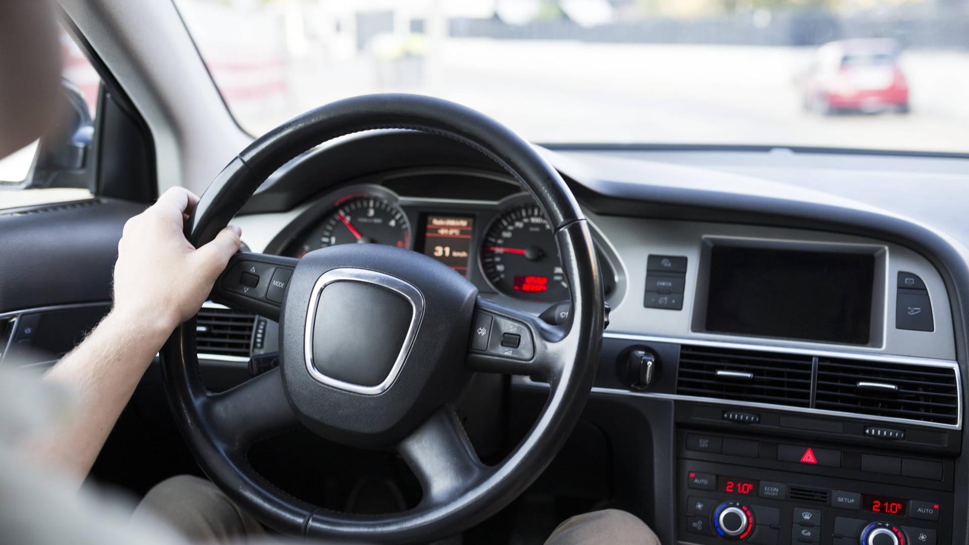 Autofahren: Allgemein wird vermutet, dass Männer riskanter auf den Straßen unterwegs sind.