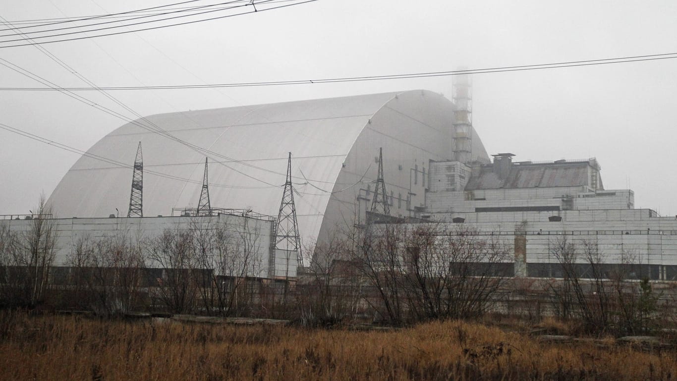Reaktor vier des havarierten Atomkraftwerks Tschernobyl: Im Sperrgebiet ist es zu einem Waldbrand gekommen.