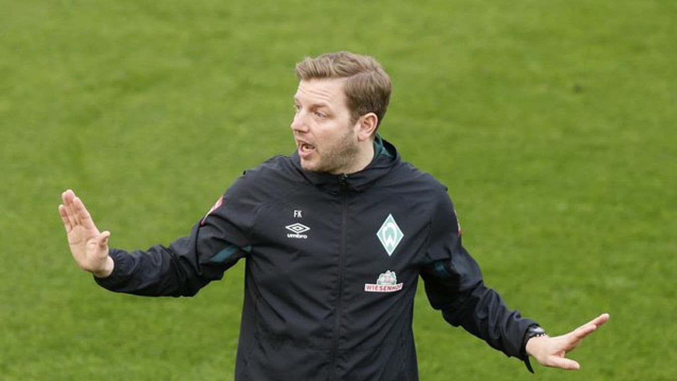 Darf mit seinen Werder-Profis in Kleingruppen trainieren: Bremen-Coach Florian Kohfeldt.