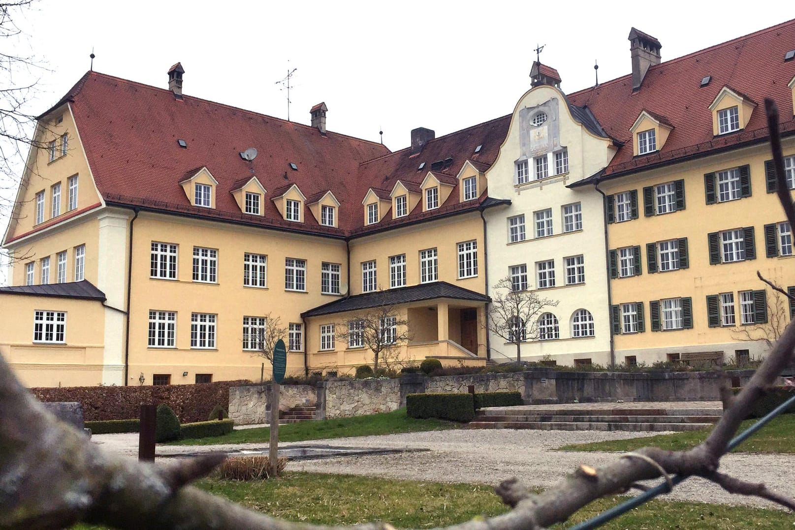 Das ehemalige katholische Piusheim: Die Staatsanwaltschaft München II hat Vorermittlungen eingeleitet, wegen Vorwürfen von massivem sexuellen Missbrauch.