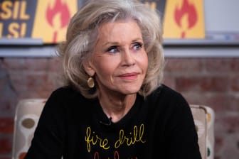 Jane Fonda: Mit 82 Jahren kehrt die Aerobic-Queen auf die Matte zurück.