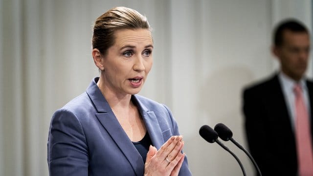Die dänische Ministerpräsidentin Mette Frederiksen informiert auf einer Pressekonferenz über das Coronavirus (Archiv). Die dänische Ministerpräsidentin Mette Frederiksen informiert auf einer Pressekonferenz über das Coronavirus (Archiv).