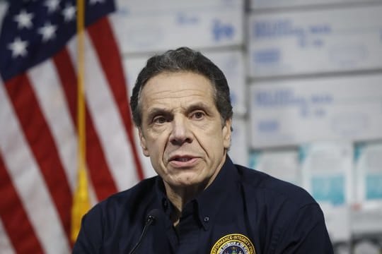 Andrew Cuomo warnte die New Yorker davor, angesichts der Hoffnung machenden Zahlen nun nachlässig zu werden und das Virus zu unterschätzen.