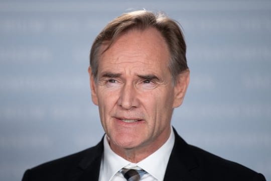 Städtetags-Präsident Burkhard Jung fordert in der Corona-Krise einen "kommunalen Rettungsschirm".