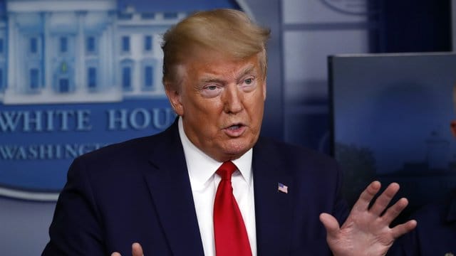 US-Präsident Donald Trump will sich in die Auseinandersetzung um den Flugzeugträger "USS Theodore Roosevelt" einschalten. US-Präsident Donald Trump will sich in die Auseinandersetzung um den Flugzeugträger "USS Theodore Roosevelt" einschalten.