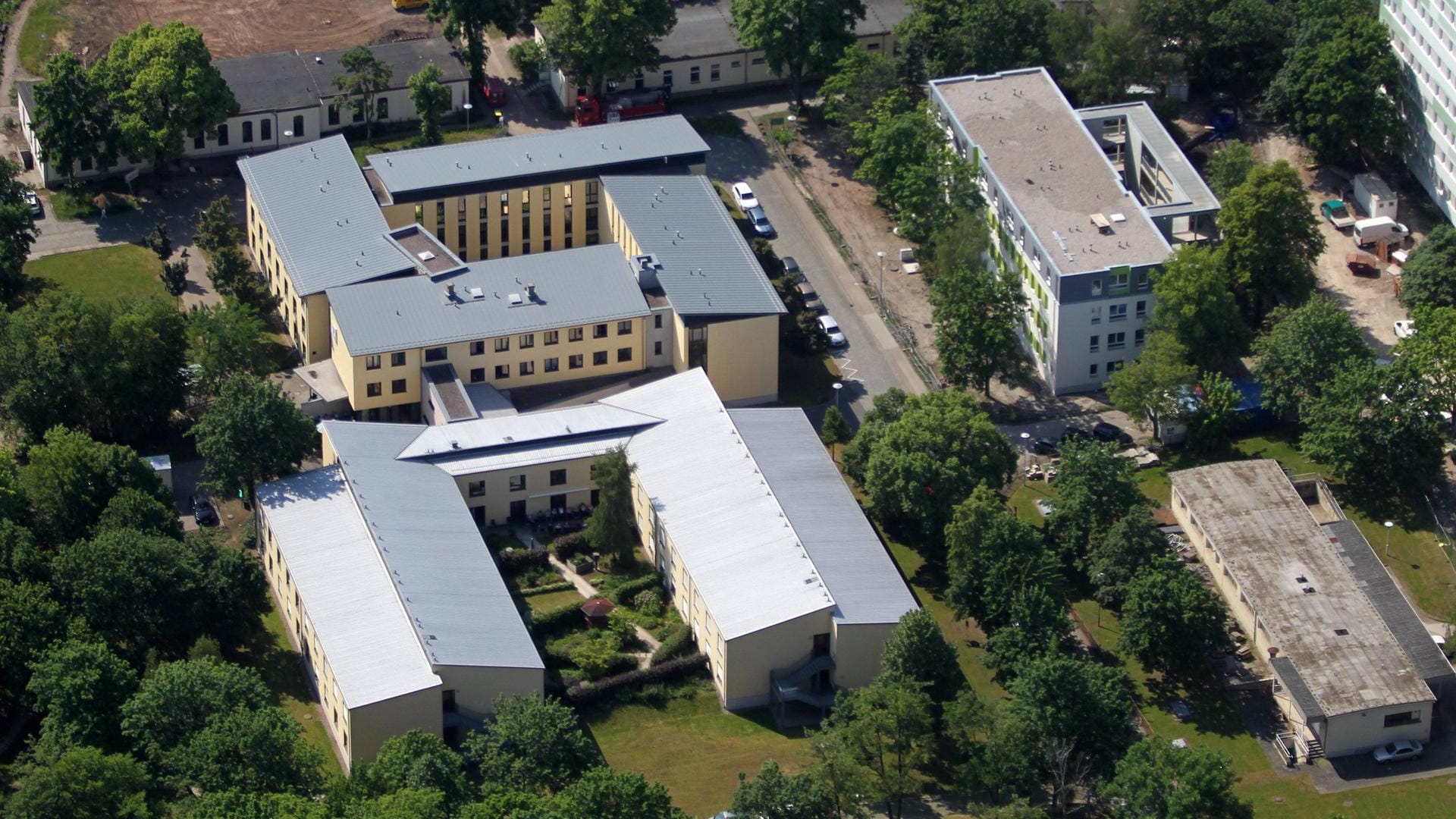 Luftaufnahme vom Helios-Klinikum in Erfurt: Dort werden derzeit Corona-Patienten aus Bayern behandelt.