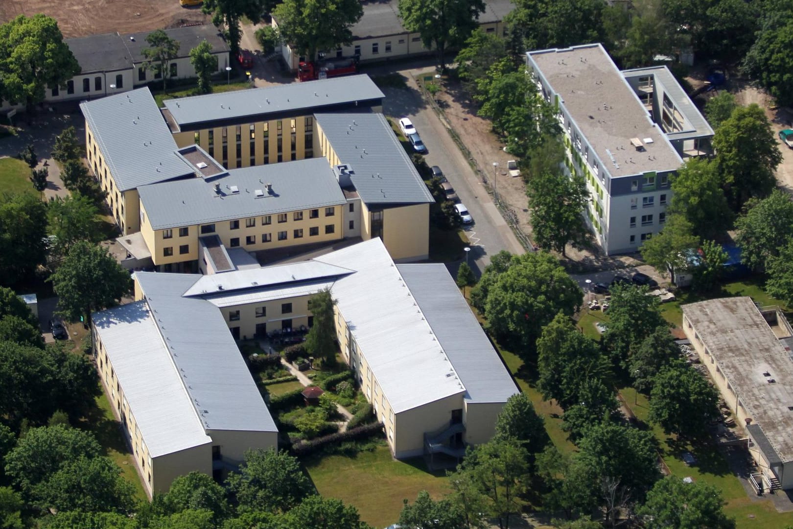 Luftaufnahme vom Helios-Klinikum in Erfurt: Dort werden derzeit Corona-Patienten aus Bayern behandelt.