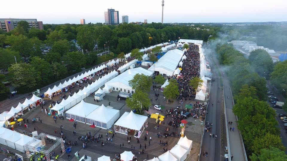 100.000 Besucher waren nach Veranstalterangaben im vergangenen Jahr beim "Festi Ramazan". In diesem Jahr ist es abgesagt, aber die Aufregung darum war dennoch groß.