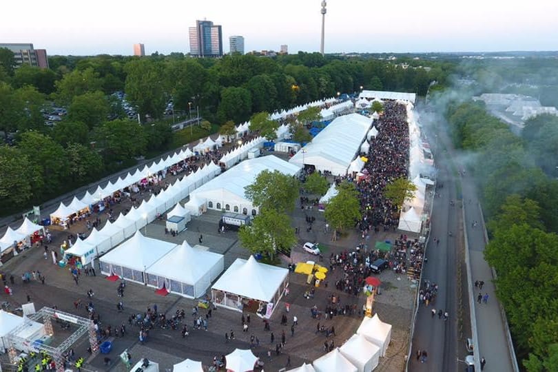 100.000 Besucher waren nach Veranstalterangaben im vergangenen Jahr beim "Festi Ramazan". In diesem Jahr ist es abgesagt, aber die Aufregung darum war dennoch groß.