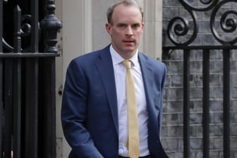 Stellvertreter Dominic Raab: Eigentlich ist Raab Außenminister, doch jetzt muss er anstelle von Premierminister Johnson das Land durch die Krise führen – eine gewaltige Aufgabe.