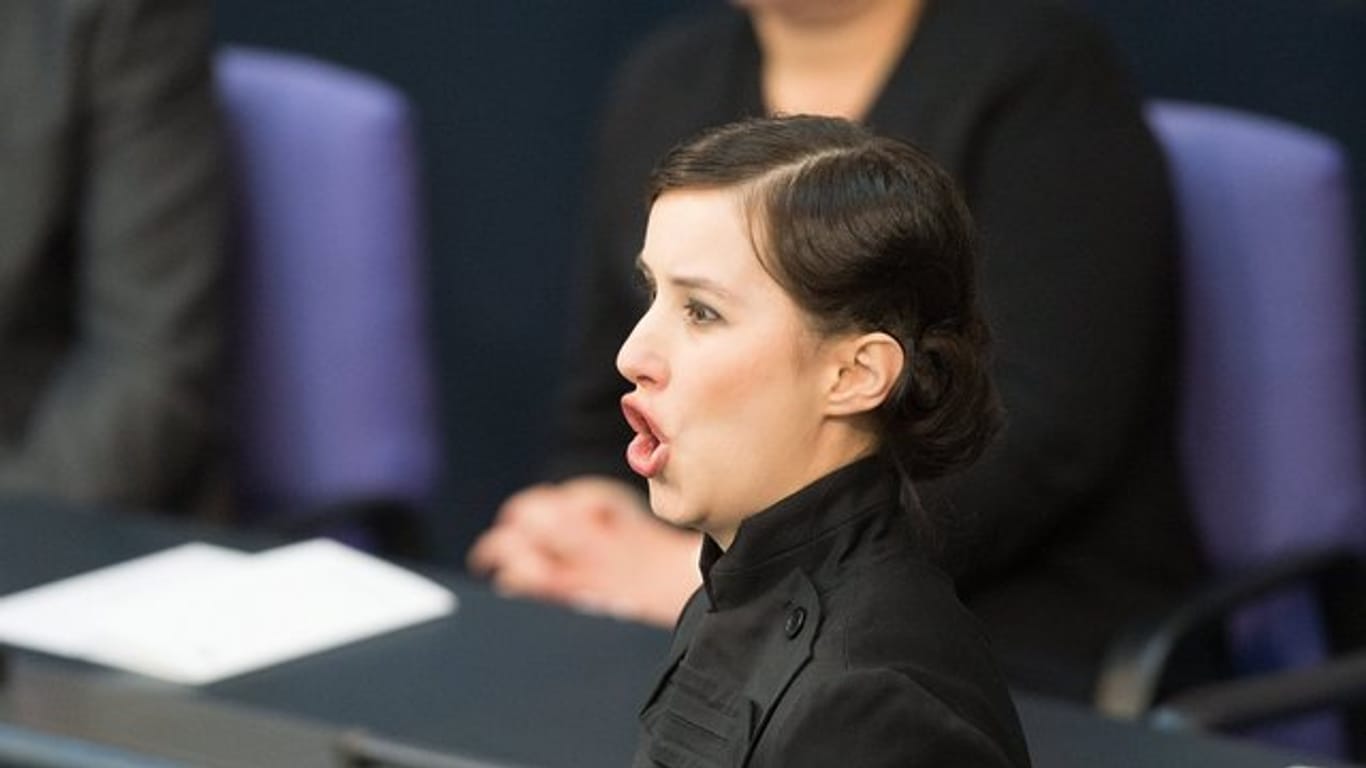 Die Sopranistin Anna Prohaska 2014 im Bundestag bei einer Gedenkstunde.