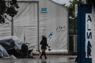 Das griechische Flüchtlingslager in Malakasa: Minderjährige, unbegleitete Flüchtlinge sollen in Deutschland aufgenommen werden.