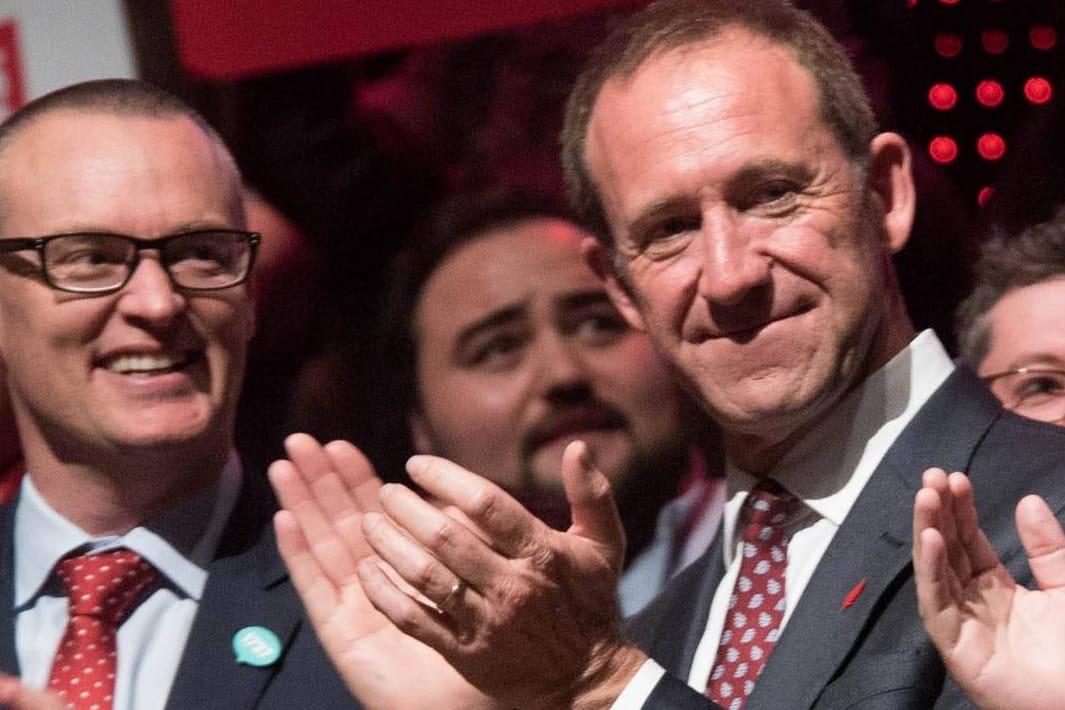 Wegen eines Verstoßes gegen die Corona-Ausgangsbeschränkungen: David Clark (l.) bot sogar seinen Rücktritt als Gesundheitsminister an.