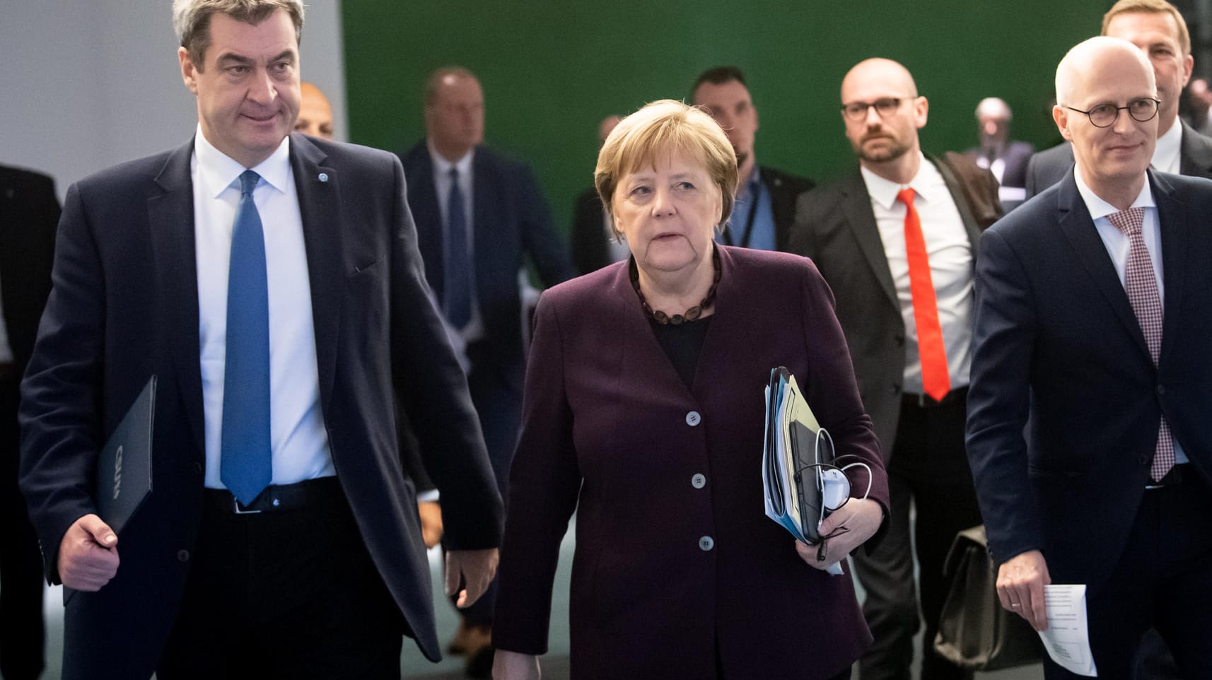 Der bayerische Ministerpräsident Markus Söder und Kanzlerin Angela Merkel: Das Krisenmanagement der Bundesregierung wird aktuell von einem Großteil der Bevölkerung mitgetragen.