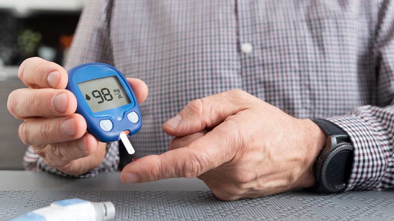 Blutzuckerspiegel-Test: Diabetiker gelten während der Corona-Pandemie als Risikogruppe.