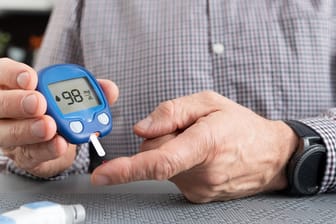 Blutzuckerspiegel-Test: Diabetiker gelten während der Corona-Pandemie als Risikogruppe.