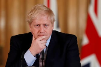 Premier Boris Johnson: Sein Fieber soll nicht mehr so hoch sein, berichten britische Medien.