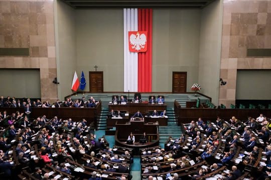 Blick in das polnische Parlament in Warschau.