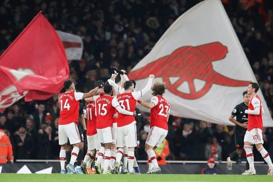 Der englischen Premier League könnten Verluste in Höhe von umgerechnet mehr als einer Milliarde Euro entstehen.