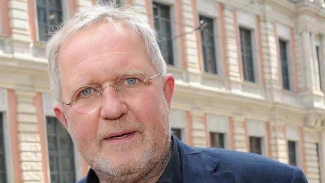 Harald Krassnitzer hat sich beim Studium von Gesetzestexten nicht gelangweilt. Harald Krassnitzer hat sich beim Studium von Gesetzestexten nicht gelangweilt.