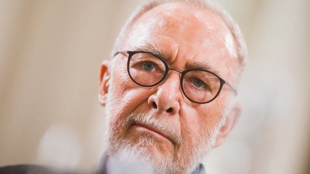 Der Künstler Gerhard Richter lebt derzeit wie die meisten alten Menschen isoliert. Der Künstler Gerhard Richter lebt derzeit wie die meisten alten Menschen isoliert.