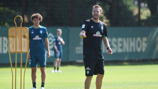 Muss während der Corona-Krise in Sachen Training improvisieren: Werder-Coach Florian Kohfeldt. Muss während der Corona-Krise in Sachen Training improvisieren: Werder-Coach Florian Kohfeldt.