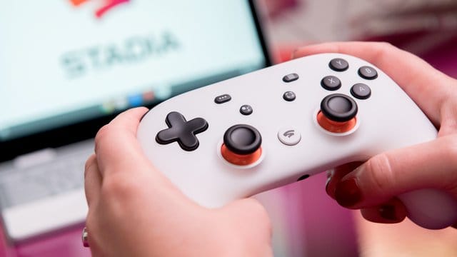 Gaming-Controller: Mit Diensten wie Google Stadia sollen auch Spieler mit schwacher eigener Hardware moderne Titel spielen können.