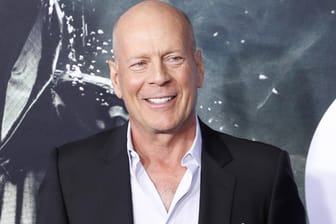 Immer für einen Spaß zu haben: Bruce Willis und seine Töchter verbringen die Corona-Zeit unter anderem mit der Methode "Frisuren-Angleichung".