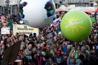 Demonstrationen: Sollen laut Greenpeace auch in der Corona-Krise stattfinden.