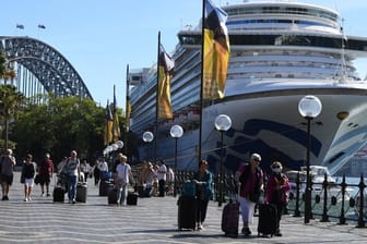 Passagiere verlassen Mitte März in Sydney die "Ruby Princess".