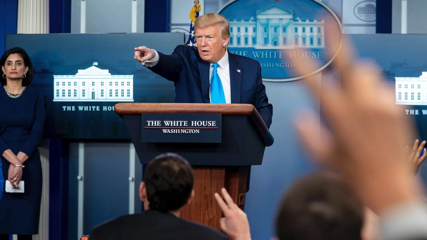 7. April 2020, Washington DC: Donald Trump antwortet auf Fragen der Reporter während der Covid-19-Pressekonferenz.