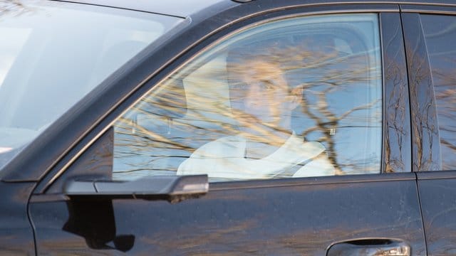 Thomas Müller auf dem Weg zum Trainingsgelände an der Säbener Straße. Thomas Müller auf dem Weg zum Trainingsgelände an der Säbener Straße.