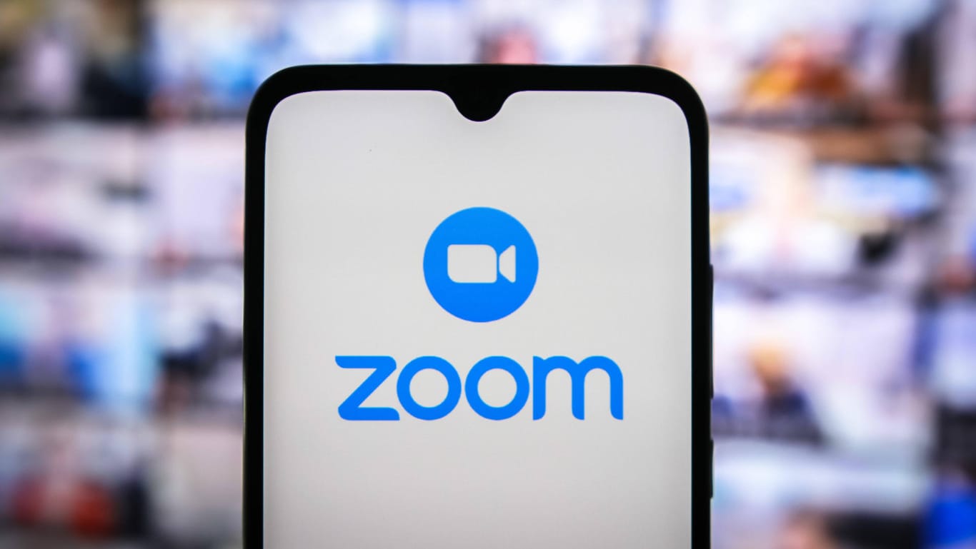 Zoom-App auf einem Smartphone: Google verbannt den Dienst von seinen Arbeitsrechnern