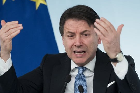 Italiens Ministerpräsident Giuseppe Conte Anfang März bei einer Pressekonferenz zur Ausbreitung des Coronavirus.