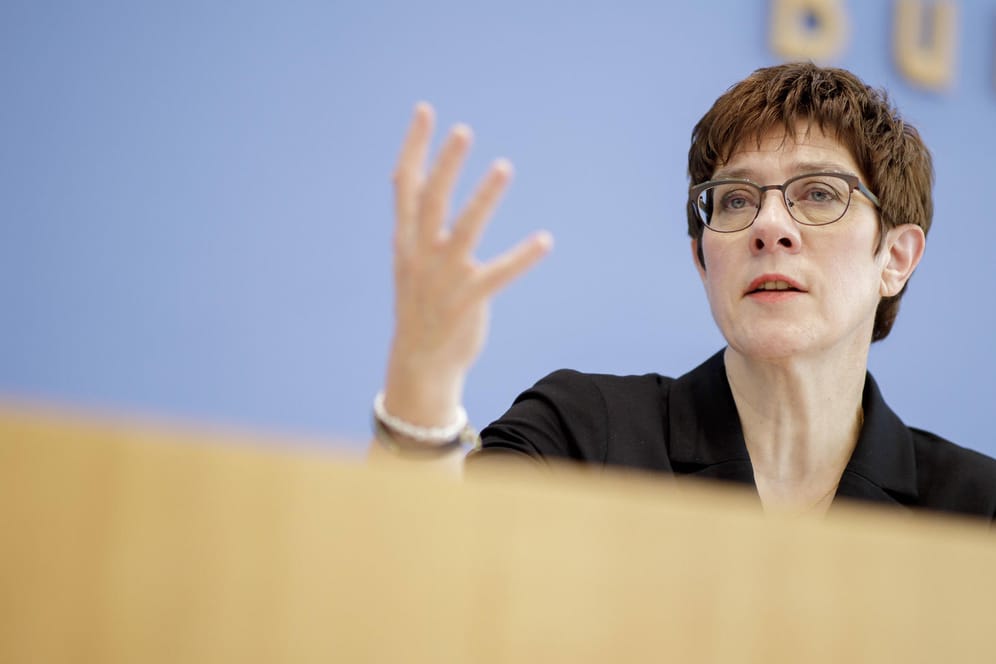 CDU-Parteivorsitzende Annegret Kramp-Karrenbauer: "Das ist für viele Menschen eine Belastung."