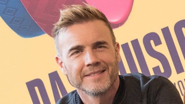 Gary Barlow hat sich für sein Dankeschön ans Klavier gesetzt.