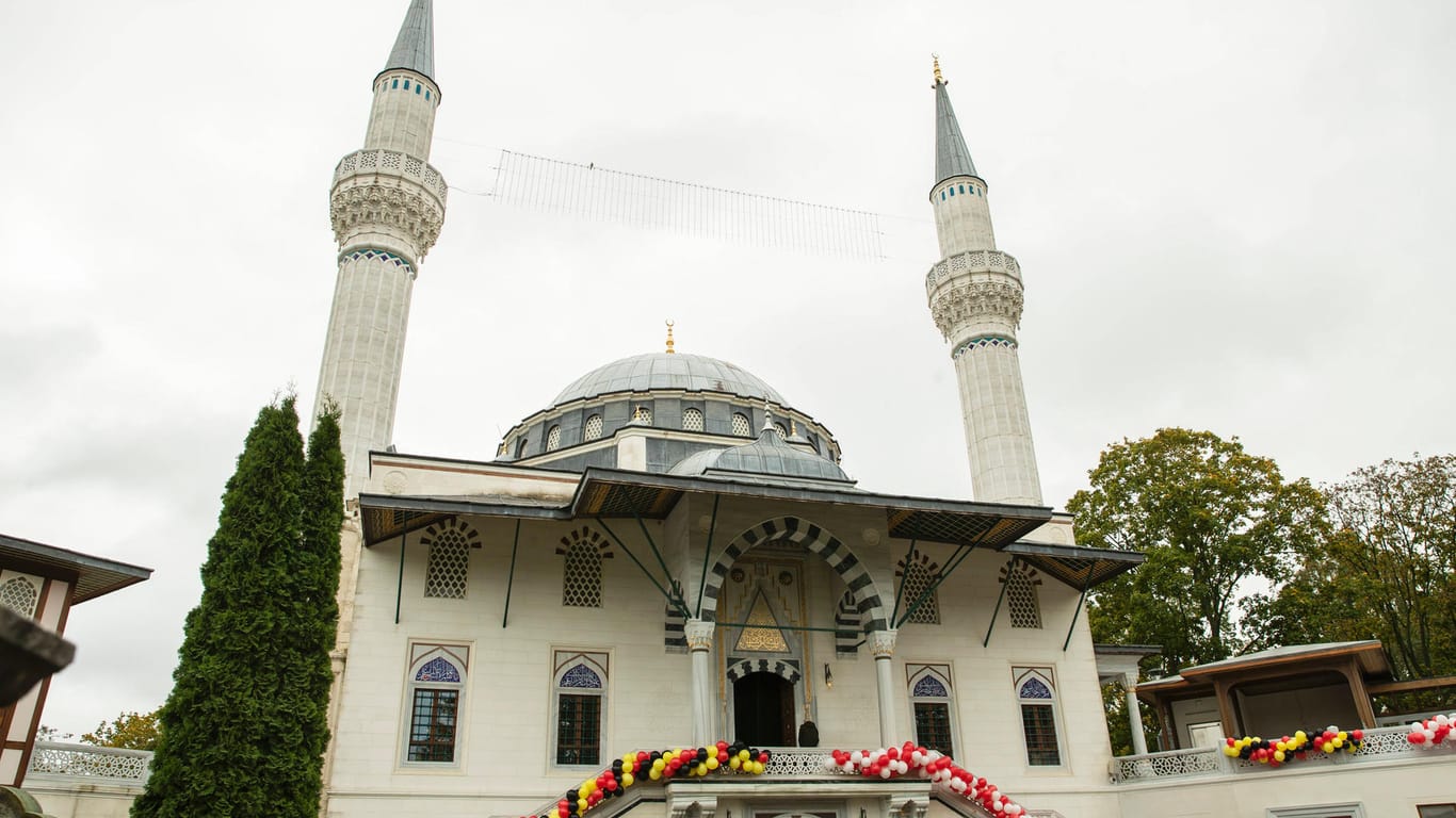 Eine Moschee in Neukölln (Archivbild): Ein Mann hat sich offenbar häuslich in einer Moschee eingerichtet.