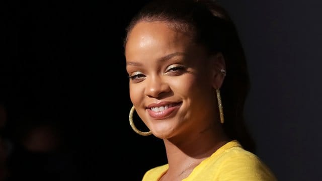 US-Sängerin Rihanna spendet mit Twitter-Chef Jack Dorsey Millionen. US-Sängerin Rihanna spendet mit Twitter-Chef Jack Dorsey Millionen.
