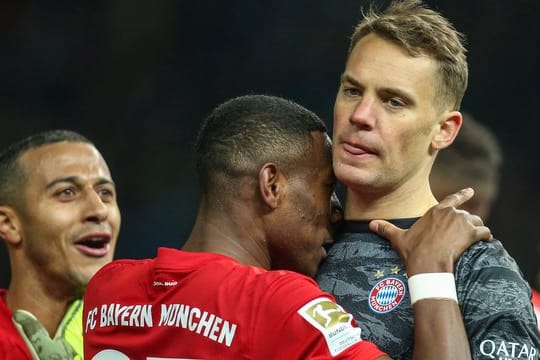 Sollen beim FC Bayern verlängern: David Alaba (l) und Kapitän Manuel Neuer.