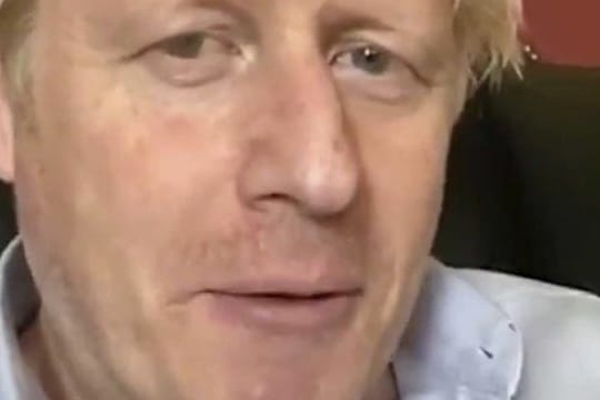 Boris Johnson hatte sich zuletzt per Video gemeldet - noch aus der Quarantäne in der Downing Street.