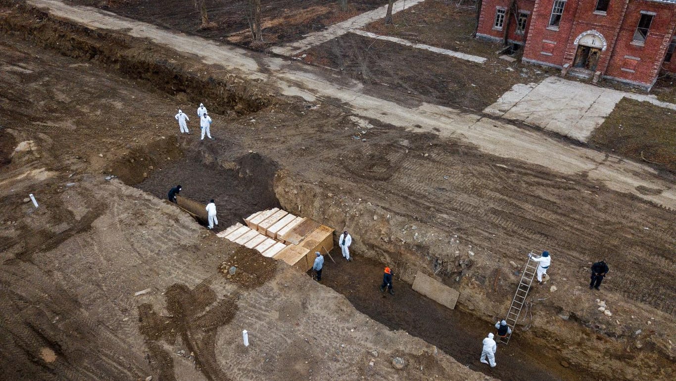 Ein Massengrab auf Hart Island bei New York: Hier beerdigt die Stadt offenbar auch Corona-Tote.