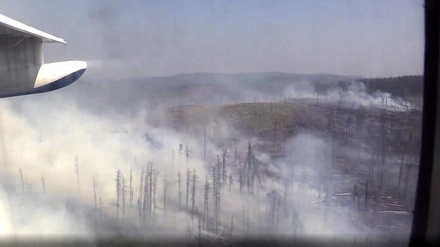 Qualm steigt von einem Waldbrand in der Reghion Krasnojarsk auf (Archiv). Qualm steigt von einem Waldbrand in der Reghion Krasnojarsk auf (Archiv).