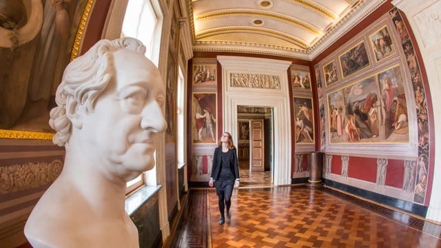Freunde der Literatur erhalten per Internet einen Einblick in das restaurierte historische Dichterzimmer.
