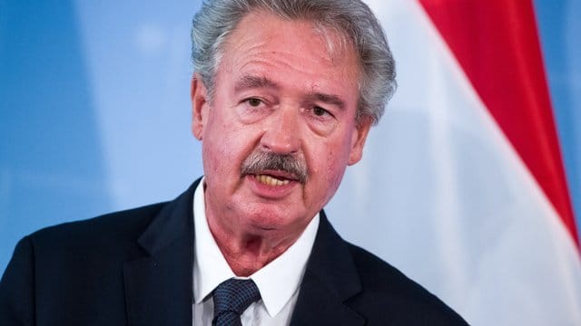 Jean Asselborn: "Ein Außenstehender kann sich nicht vorstellen, wie kompliziert das ist". Jean Asselborn: "Ein Außenstehender kann sich nicht vorstellen, wie kompliziert das ist".